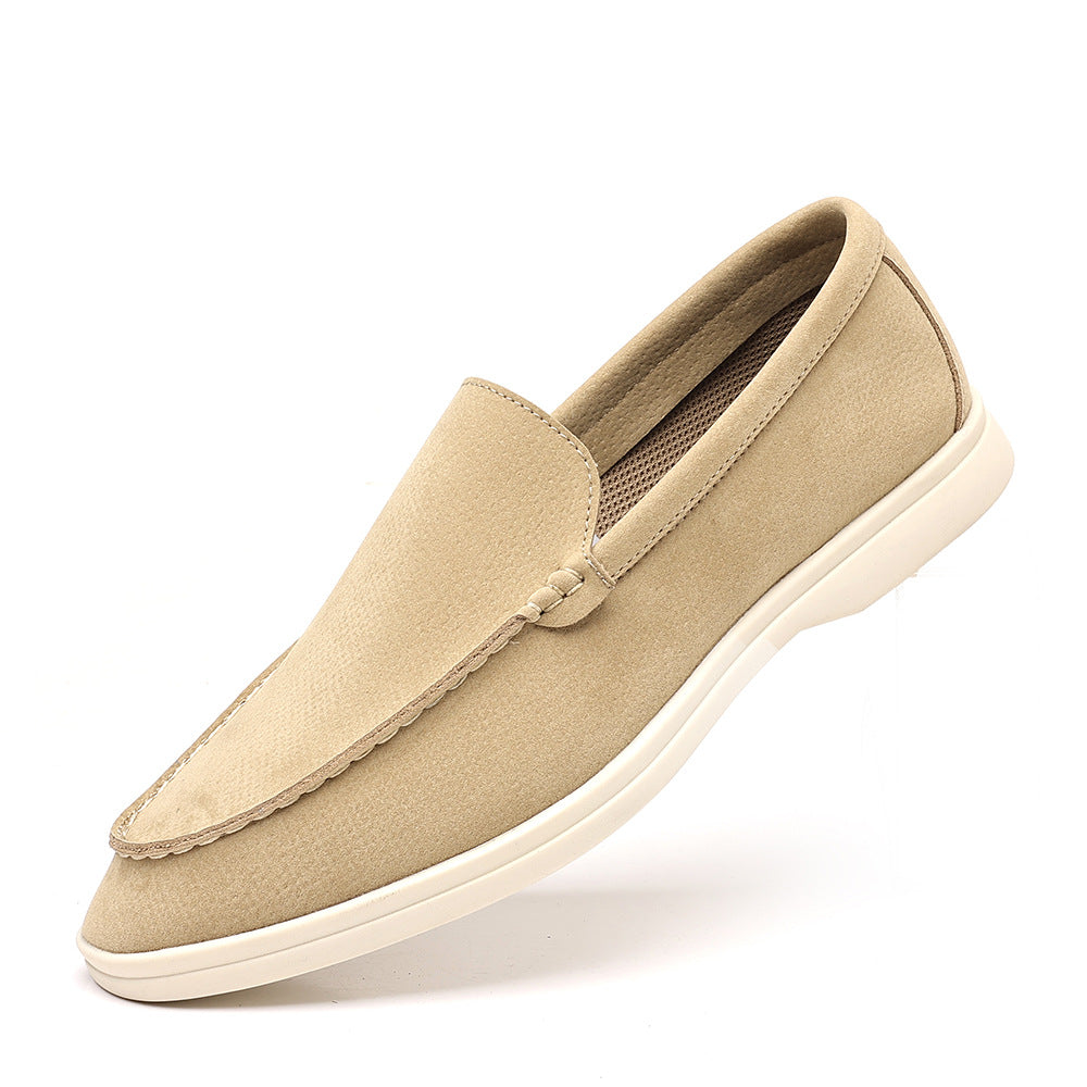 The Suede Hour — Old Money Autumn Look – beige suede-look loafers