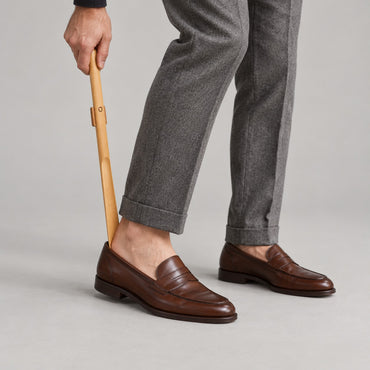 Long Beech Wood Shoehorn, 55 cm, Magnetic – Men – Beige – worn