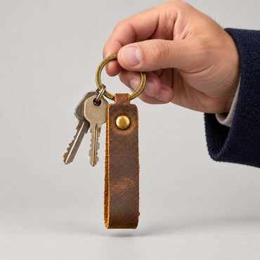 Leather Key Ring, Brass Ring – Men – Chocolate – worn