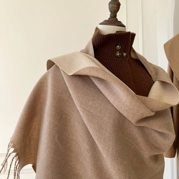 Two-Tone Reversible Fringed Scarf – Women – Beige – draped