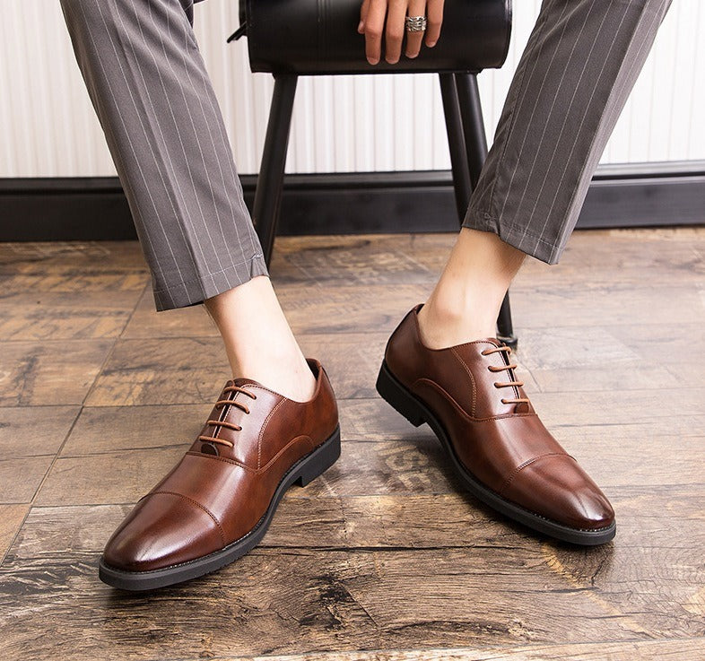 Cap-Toe Oxford Shoes, Leather-Look – Men – Brown – worn, pair