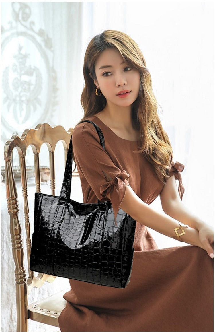Croc-Effect Faux-Leather Tote Bag – Women – Black – worn