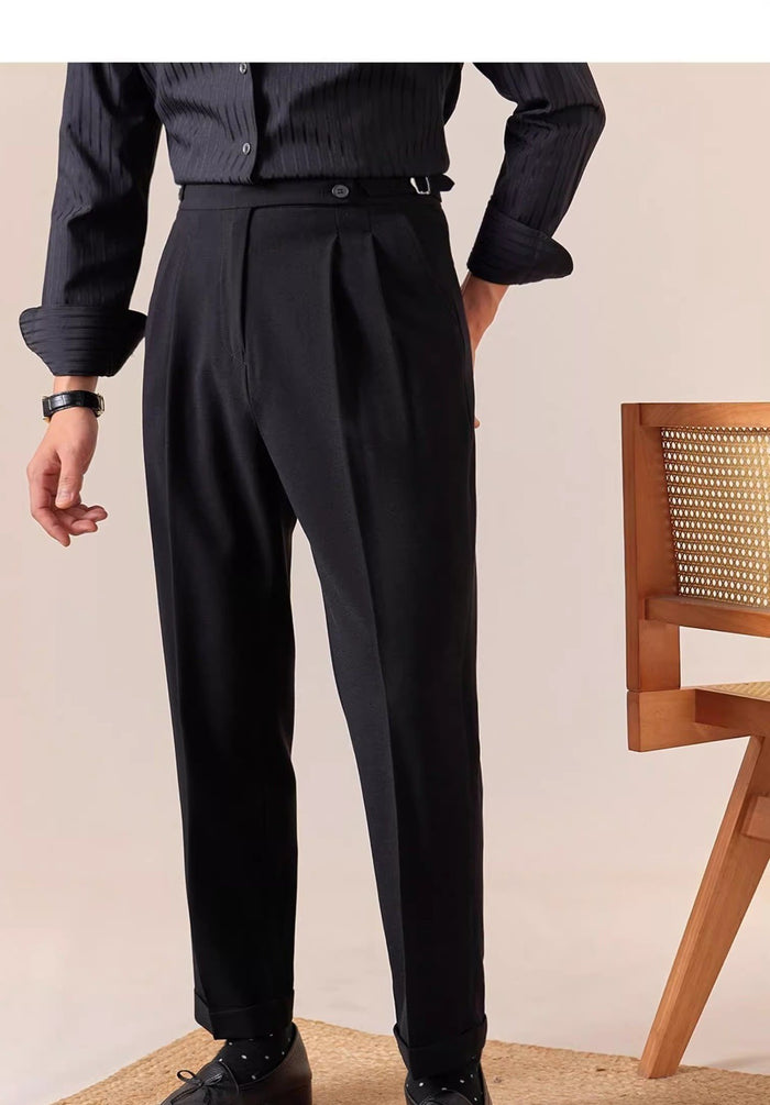 Pantalon Taille Haute à Pinces, Boucles Latérales et Patte Parisienne – Homme
