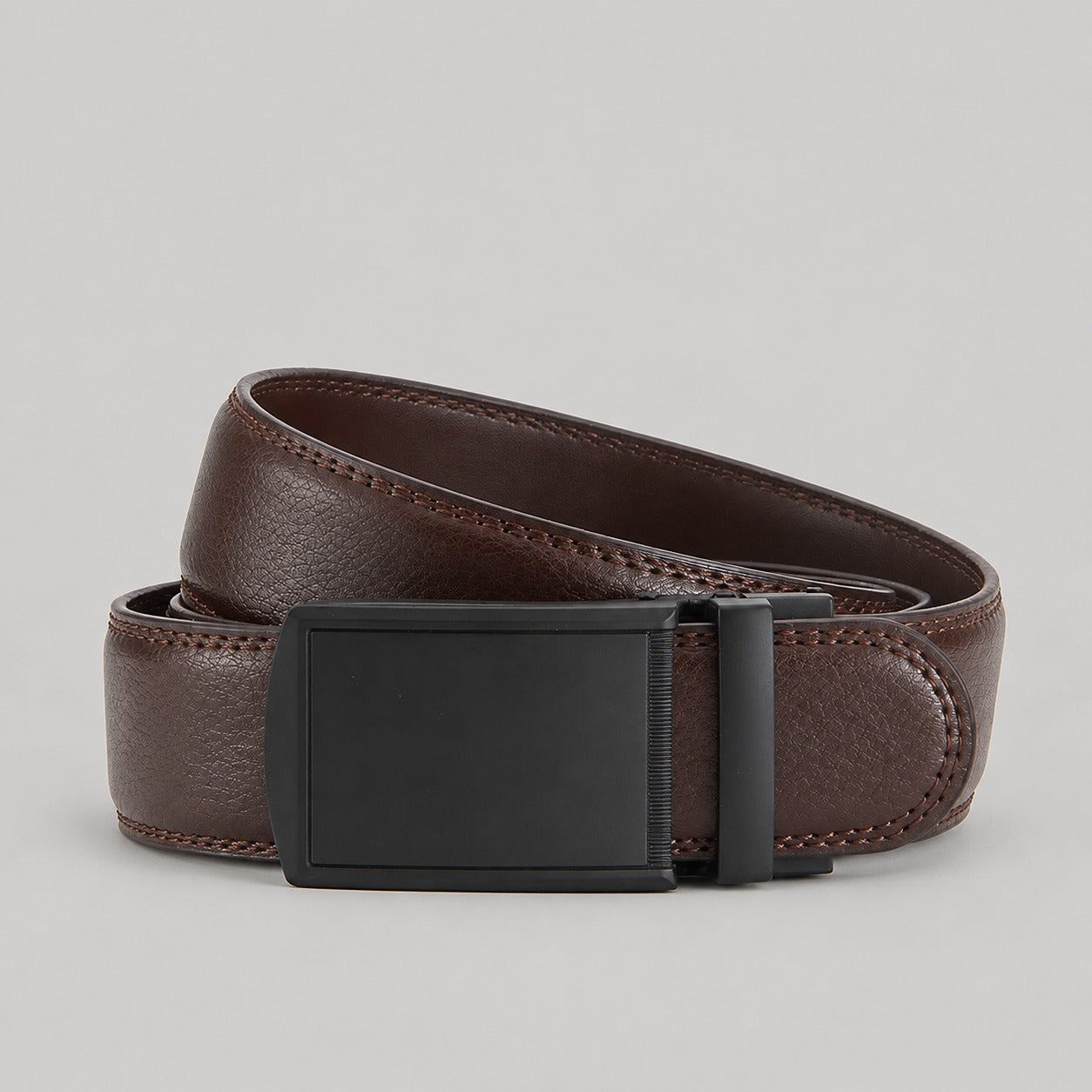 Leather Ratchet Belt, Slim Buckle – Men – Brown · Black Plate Buckle – front