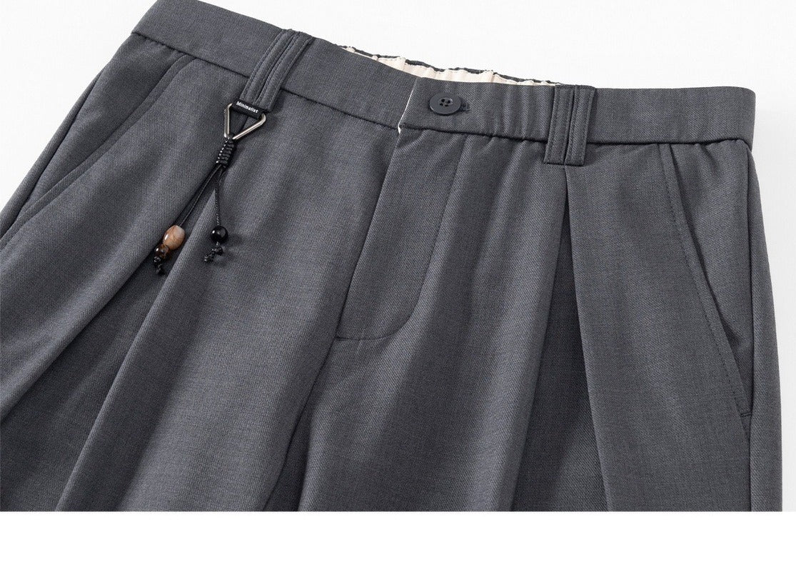 Pleated Straight-Leg Trousers, Soft Drape – Men – Grey – waistband detail