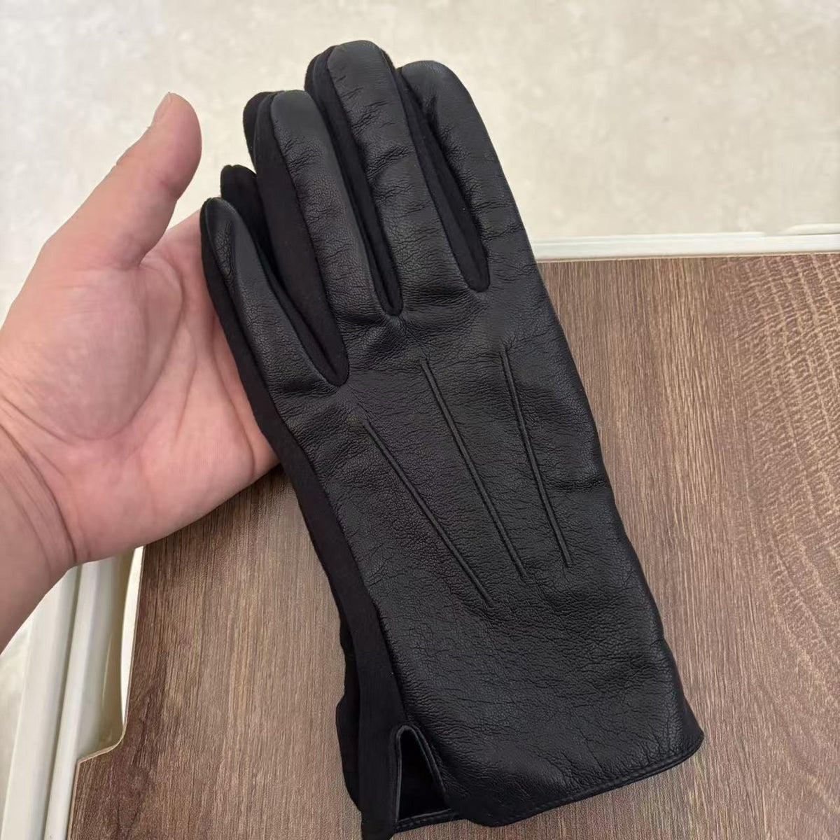 Leather-Look Touchscreen Gloves, Fleece-Lined – Men – Black – in hand