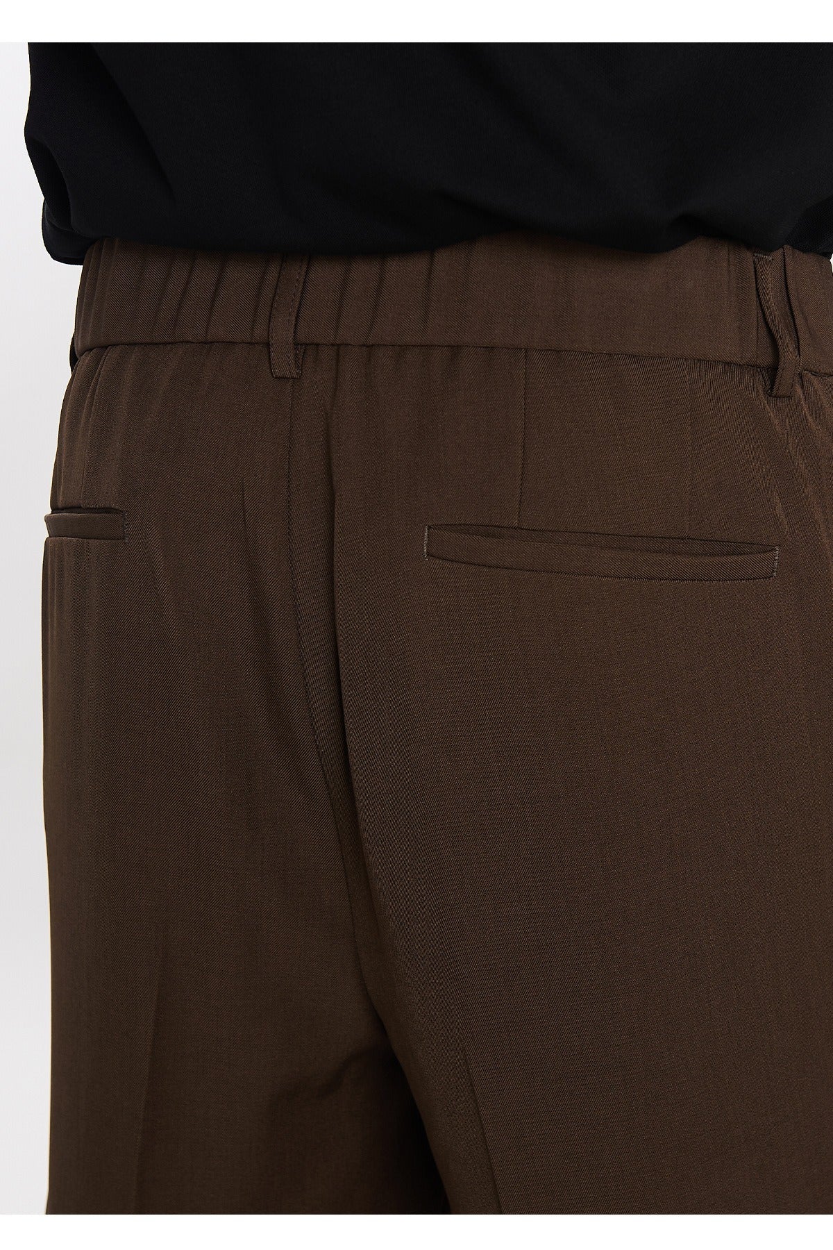 Pleated Tapered Trousers, Stretch, Ankle Length – Men – Brown – back pocket