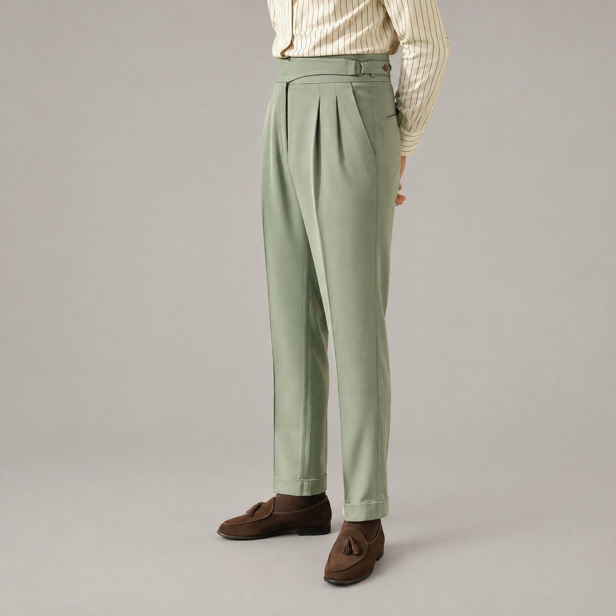 Extended-Tab Pleated Trousers, Side Buckle, No-Iron – Men – Olive – worn, full length